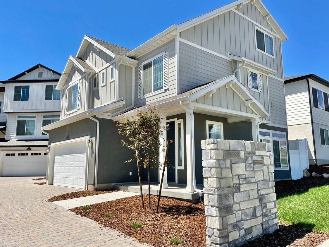 Foto principal - Spacious 2 Story at Holbrook Farms!