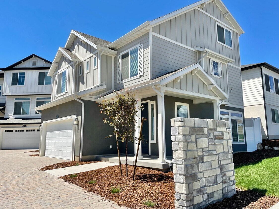 Primary Photo - Spacious 2 Story at Holbrook Farms!