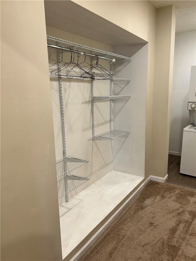 Building Photo - 256 E 14th St