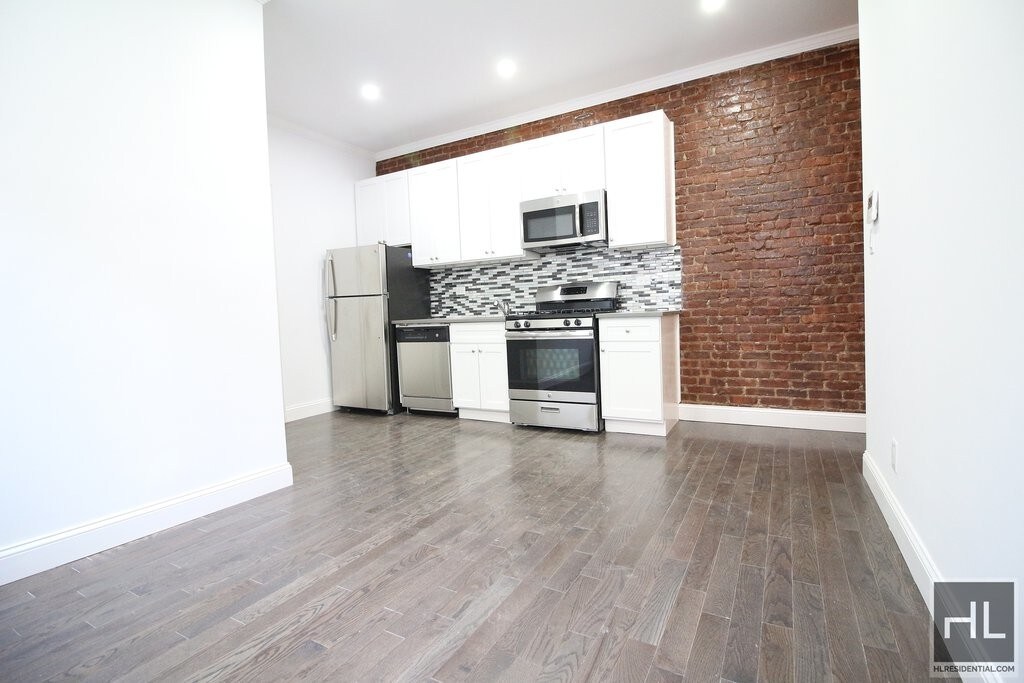 Primary Photo - 3026 31st St