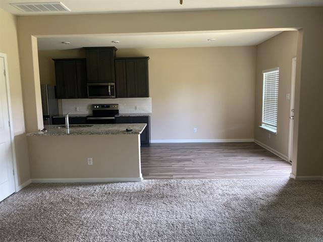 Foto del edificio - 316 Golden Sands Ln