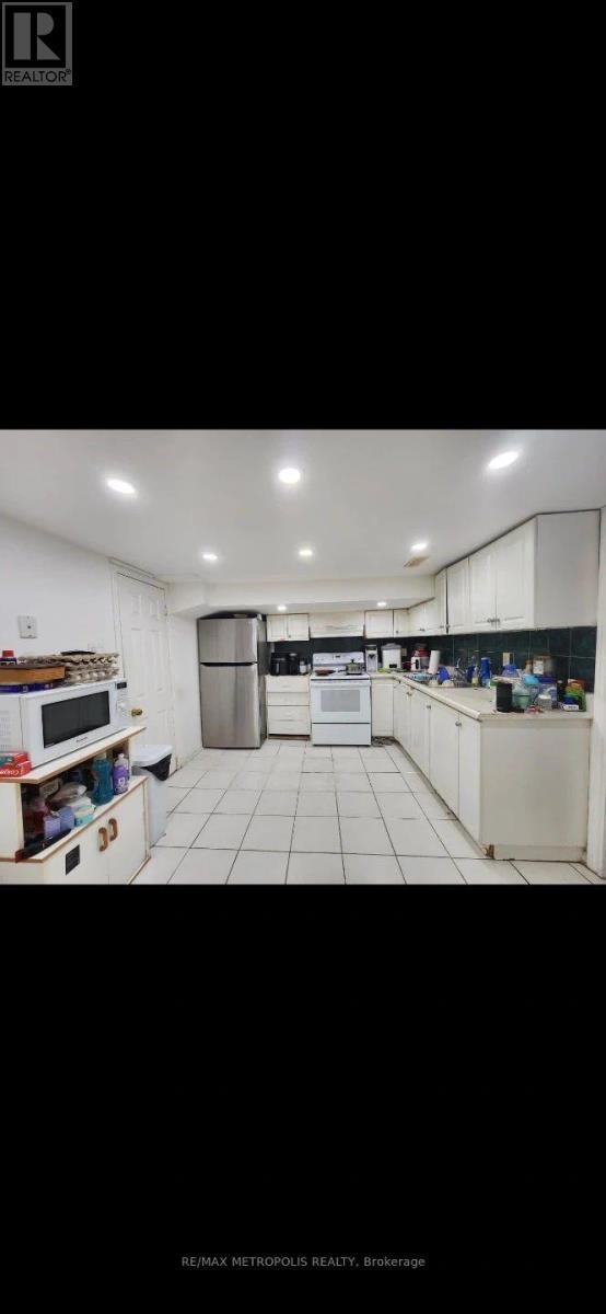 Photo du bâtiment - 3244 Lawrence Ave E