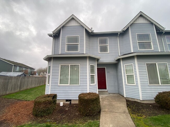 Building Photo - 599