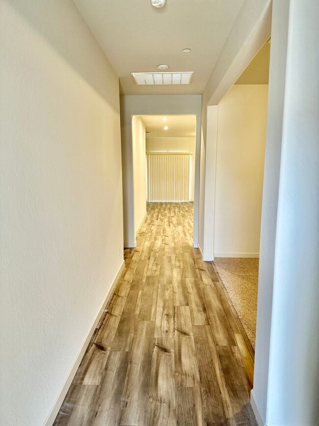 Foto del edificio - BRAND NEW 3/2 Century Home In Madera