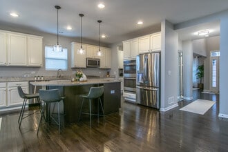 Building Photo - 367 Bloomfield Cir E