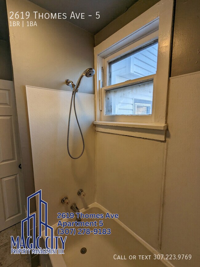 Foto del edificio - 2619 Thomes Ave