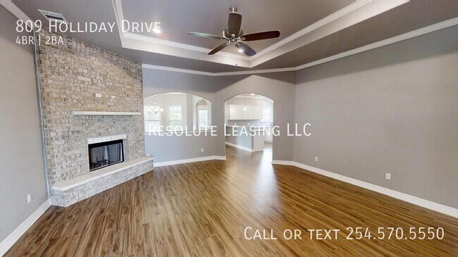 Foto del edificio - 809 Holliday Dr