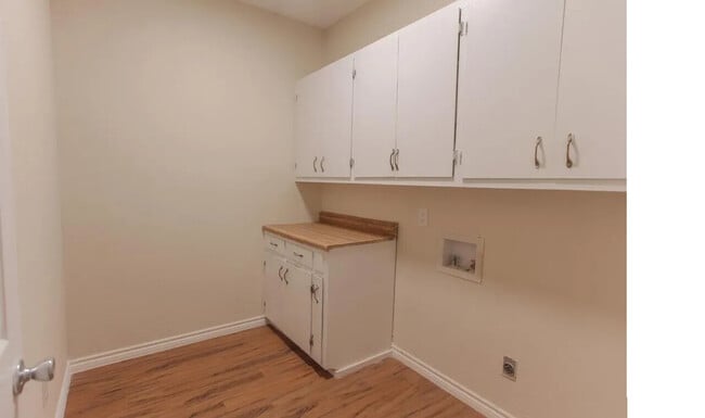 Building Photo - 1800 S Main St