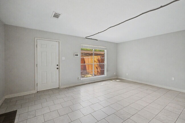 Foto del edificio - 413 W Semands Ave