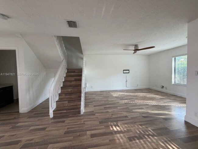 Foto del edificio - 1617 Cypress Pointe Dr