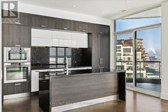 Photo du bâtiment - 1 Edgewater Dr