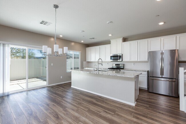 Building Photo - Townhome located in the desirable Green Valley area of Henderson