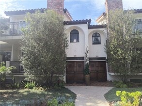 Building Photo - 1209 S Catalina Ave