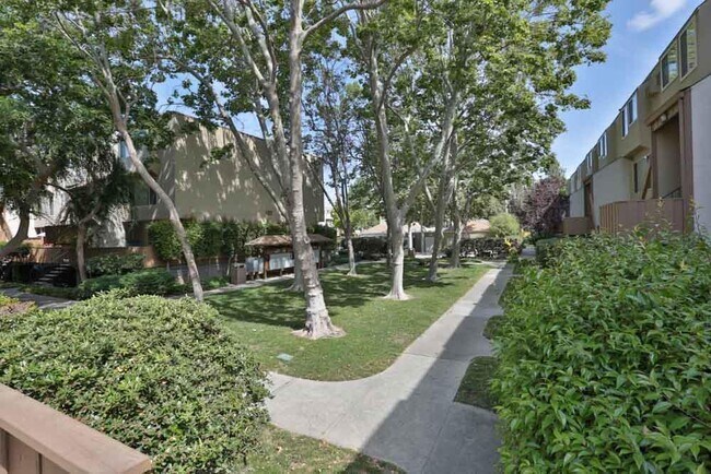 Foto del edificio - 4425 Norwalk Dr