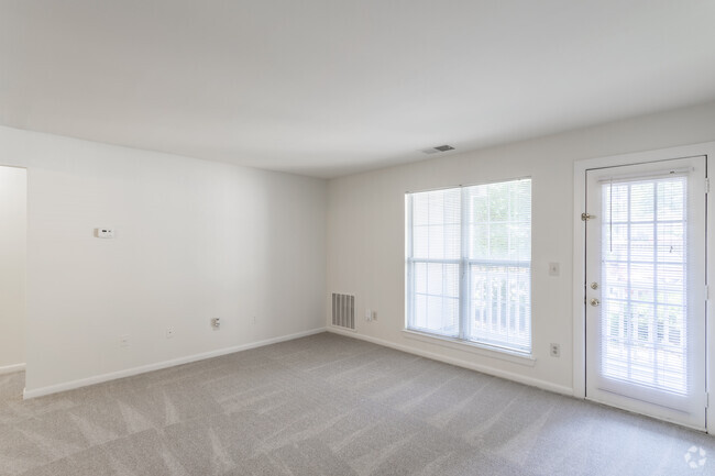 1 HAB, 1 BA - 690 ft² - Seneca Club Apartments