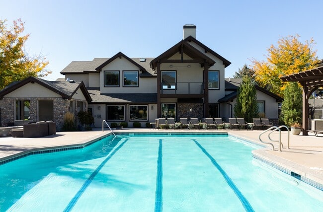 Pool - Sterling Pointe Apartments