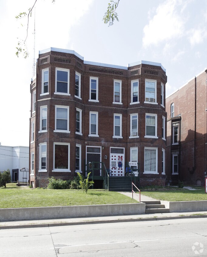 Building Photo - 204-210 S 25th St