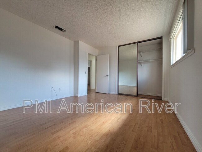 Building Photo - 8053 Ravencrest Way