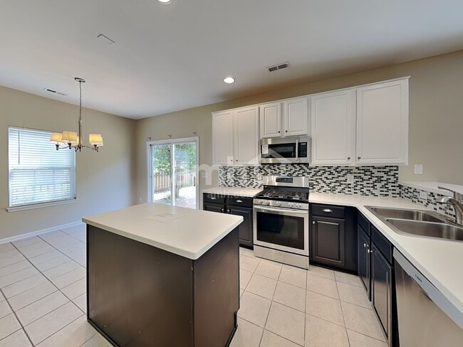 Building Photo - 2015 Bridleside Dr