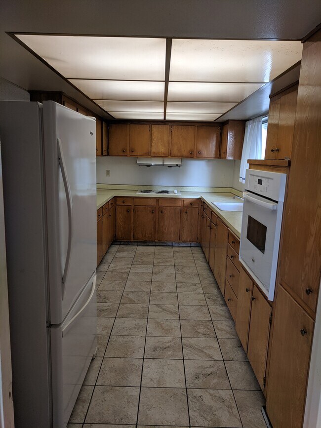 Building Photo - 7763 Hazelnut Dr
