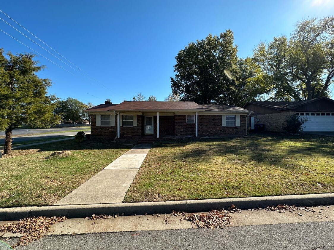 Foto principal - * Move-In Special * Beautiful 3 Bed, 2 Bat...