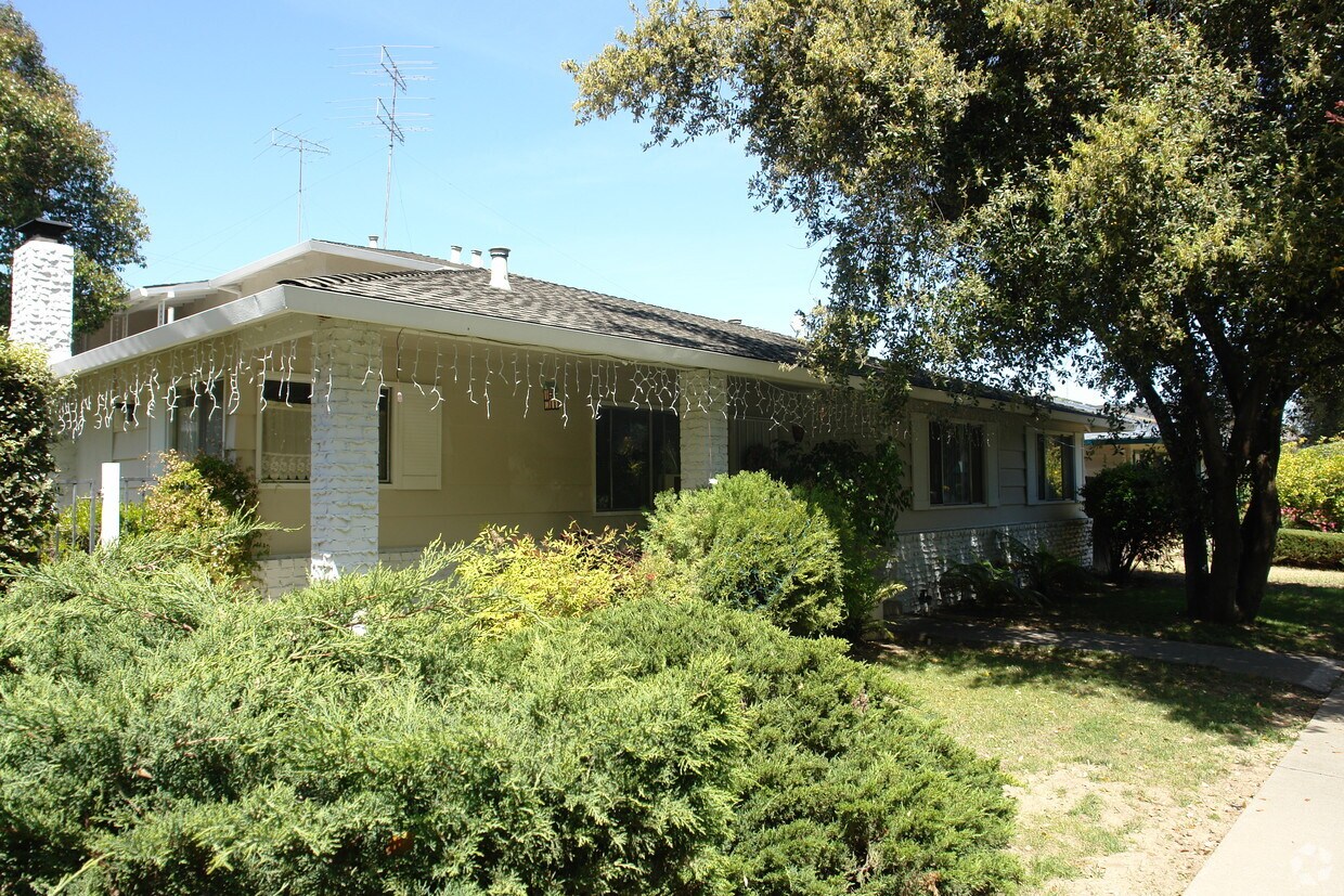 Building Photo - 443 Auburn Way