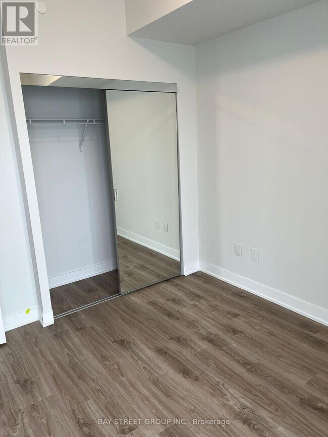 Building Photo - 4130-4130 Parkside Village Dr