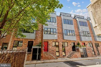 Building Photo - 724 S Bancroft St