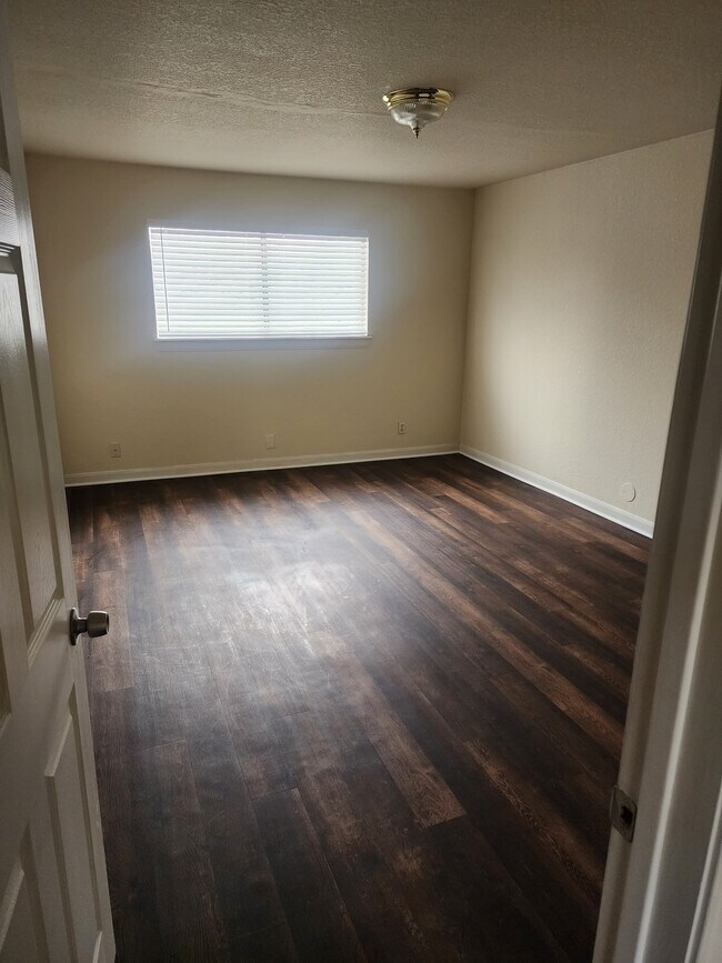 Foto del edificio - 1955 Camelot St