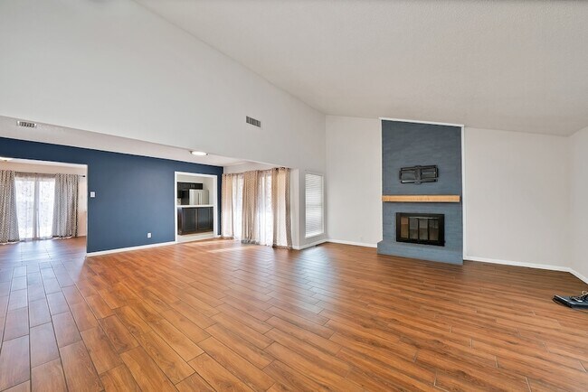 Foto del edificio - 1611 Celeste Ct