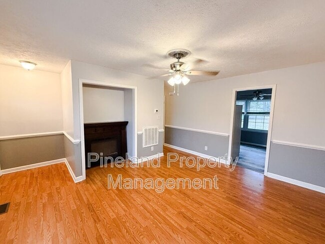 Foto del edificio - 2821 E Cramer Dr