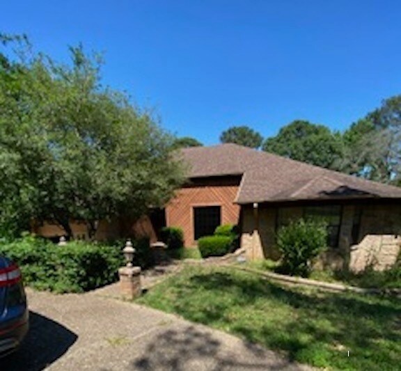 Primary Photo - 3708 Lake Vista Cir