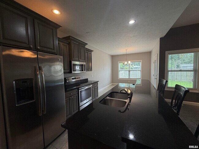 Foto del edificio - 4504 Thompson Rd