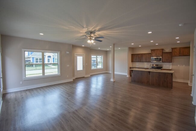 Foto del edificio - NOW LEASING