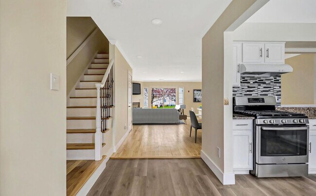 Building Photo - 32 Oliver Ct