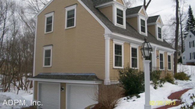 Foto del edificio - 3 br, 2.5 bath House - 12 Greenleaf St.