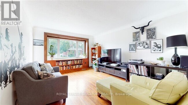 Photo du bâtiment - 282 E 18th St