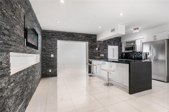 Foto del edificio - 18361 NE 7th Ct