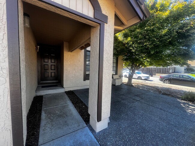 Foto del edificio - Charming 3-Bedroom, 2-Bath Home in a Highl...