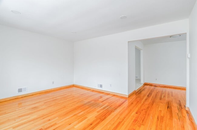Building Photo - 304 Columbia Ave