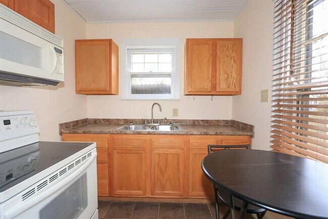 Foto del edificio - Sycamore Twp - Charming 2 bed 1 bath bungalow
