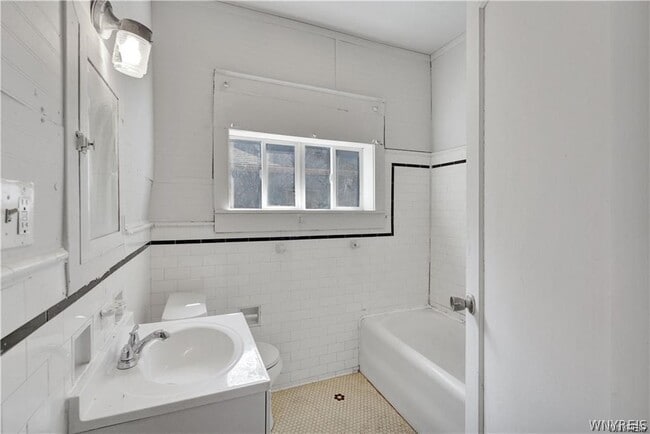 Building Photo - 1348 Pierce Ave