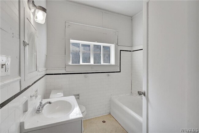 Foto del edificio - 1348 Pierce Ave