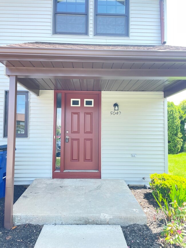 Building Photo - 5049 Catawba Dr