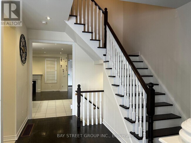 Building Photo - 571 Sixteen Mile Dr