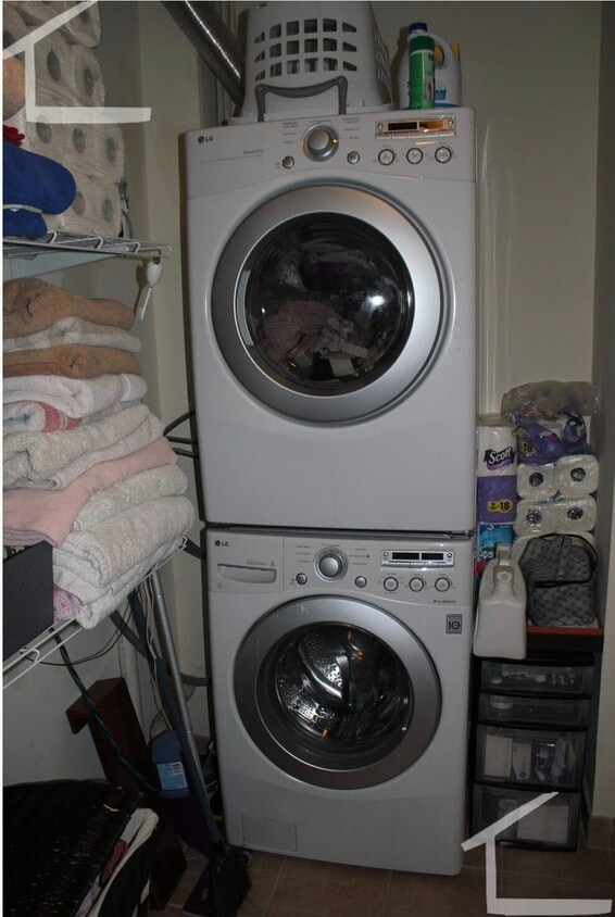 Coolidge Corner Area of Brookline. In-Unit Washer and Dryer, Heat, Hot Water Included, Bonus Room - Coolidge Corner Area of Brookline. In-Unit Washer and Dryer, Heat, Hot Water Included, Bonus Room