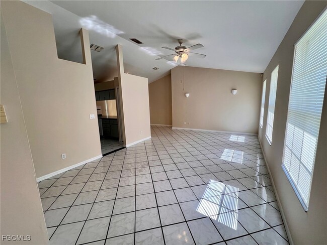 Building Photo - 621 SW 10th Pl