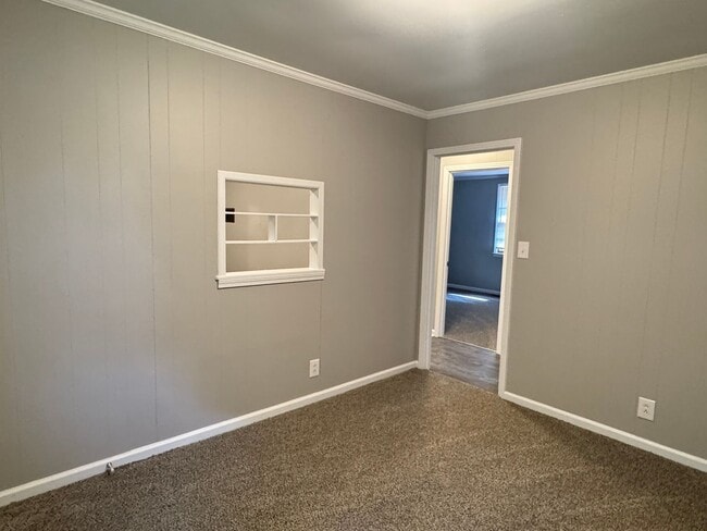 Building Photo - Excellent location! Just Remodeled 2 Bed/1...