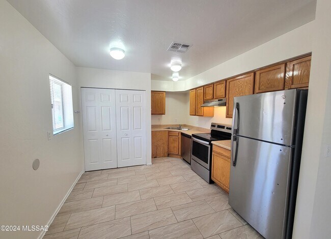 Building Photo - 7983 E Escalante Rd