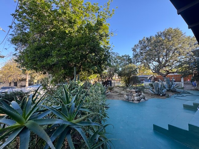 Foto del edificio - 5924 Hayes Ave